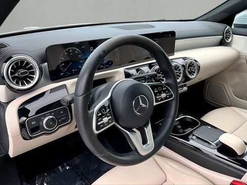 Used 2022 Mercedes-Benz CLA 250 image 11