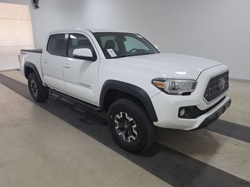 Used 2019 Toyota Tacoma TRD Off-Road AWD/4WD image 3