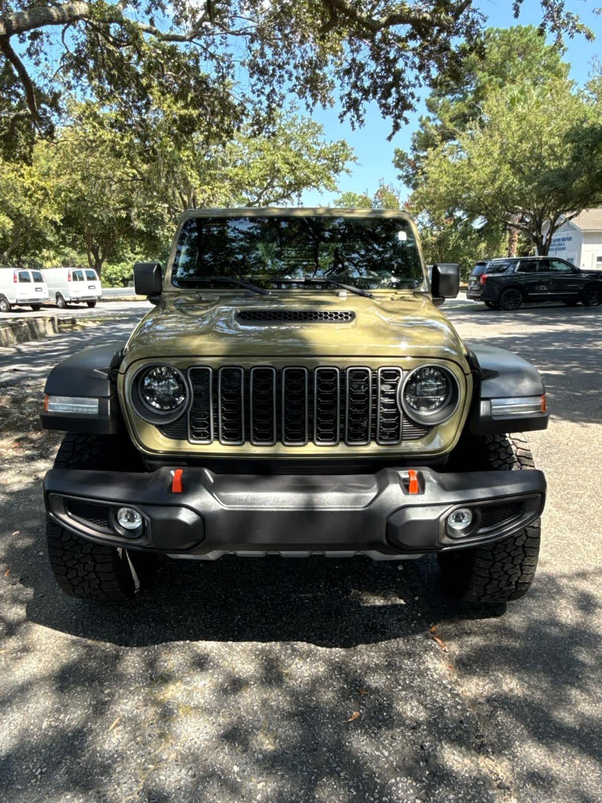 Used 2025 Jeep Gladiator Mojave w/ Convenience Group AWD/4WD image 8