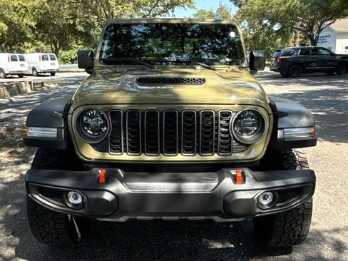 Used 2025 Jeep Gladiator Mojave w/ Convenience Group AWD/4WD image 8