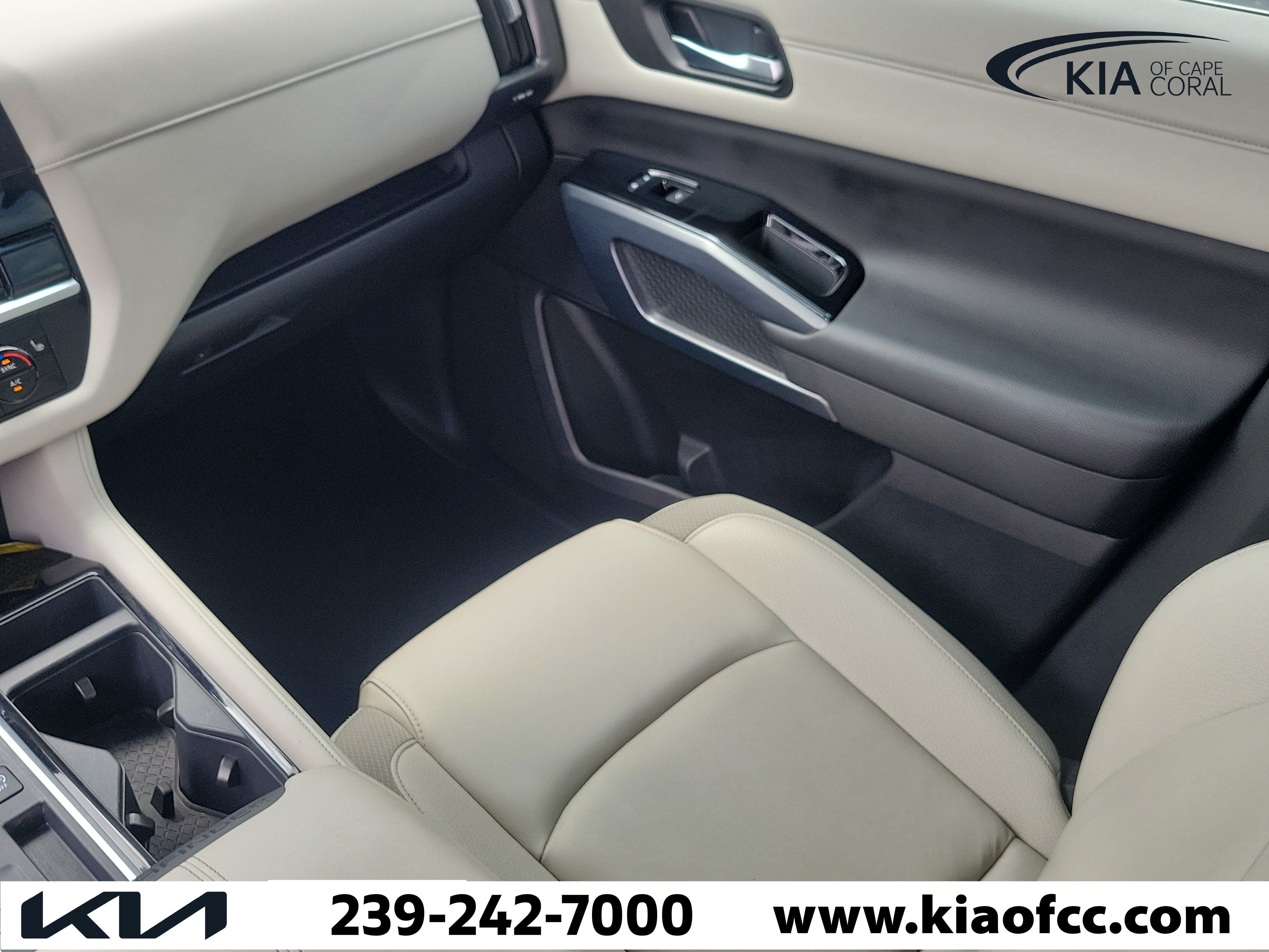 Used 2025 Nissan Pathfinder SL w/ Black Appearance Package FWD image 20
