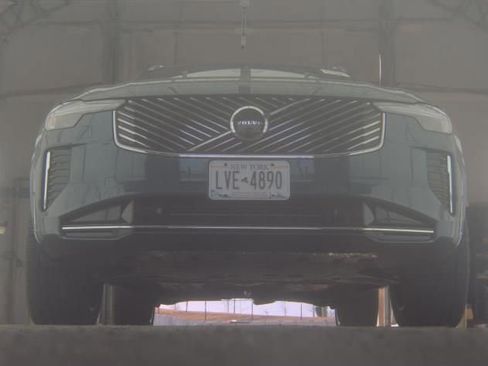 Used 2025 Volvo XC90 B5 Plus AWD/4WD image 3