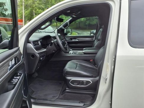 Used 2022 Jeep Wagoneer Series III w/ Flexible Seating Group image 4