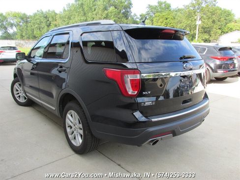 Used 2018 Ford Explorer XLT w/ Equipment Group 202A AWD/4WD image 4