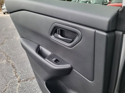 Used 2024 Nissan Rogue S image 17