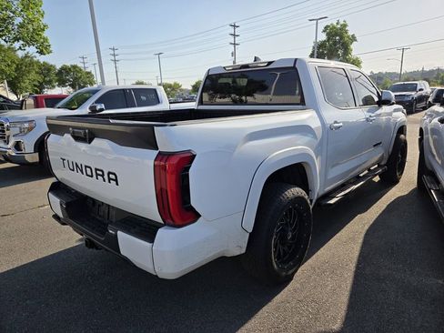 Used 2022 Toyota Tundra SR5 w/ SR5 Premium Package RWD image 10