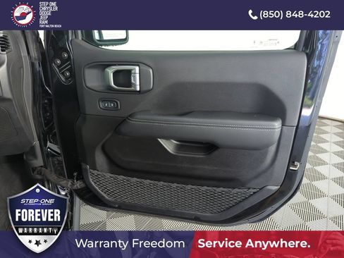 Used 2023 Jeep Wrangler Unlimited Rubicon 4xe w/ Cold Weather Group AWD/4WD image 31