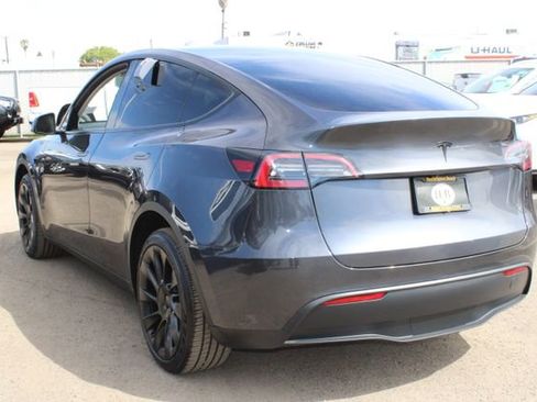 Used 2024 Tesla Model Y Long Range image 3