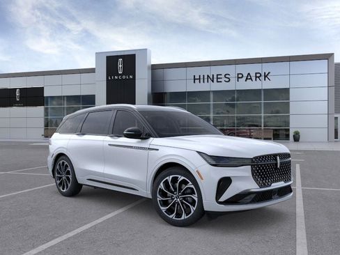 New 2026 Lincoln Nautilus Reserve image 7