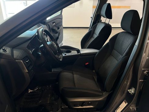 Used 2025 Nissan Rogue SV FWD image 28