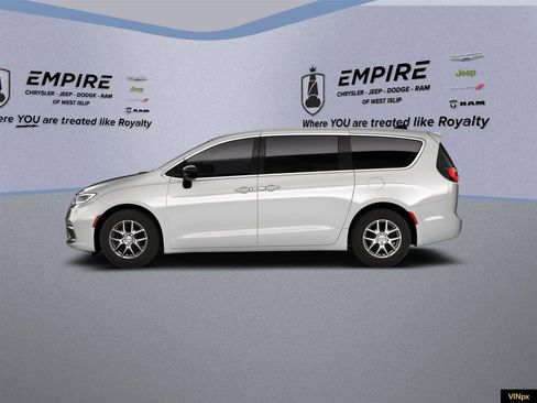 New 2026 Chrysler Pacifica Select image 3