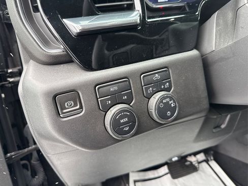 Used 2023 Chevrolet Silverado 1500 LT image 17