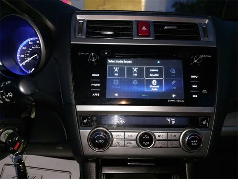 Used 2017 Subaru Outback 2.5i Premium image 16