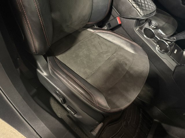 Used 2018 Ford Explorer XLT w/ XLT Appearance Package AWD/4WD image 11