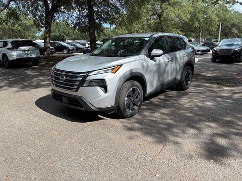 Used 2025 Nissan Rogue SV FWD image 10