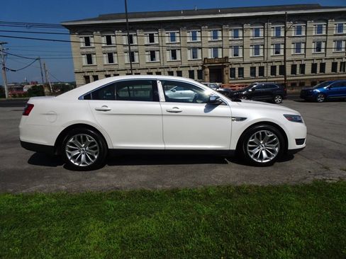 Used 2018 Ford Taurus Limited image 5