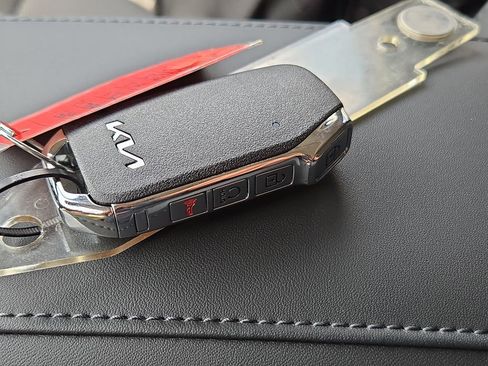 New 2025 Kia Niro EX Touring image 33