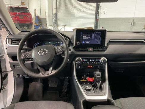 Used 2025 Toyota RAV4 XLE image 12