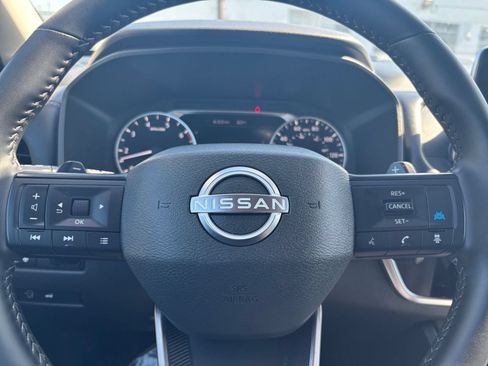 Used 2025 Nissan Rogue SV FWD image 30