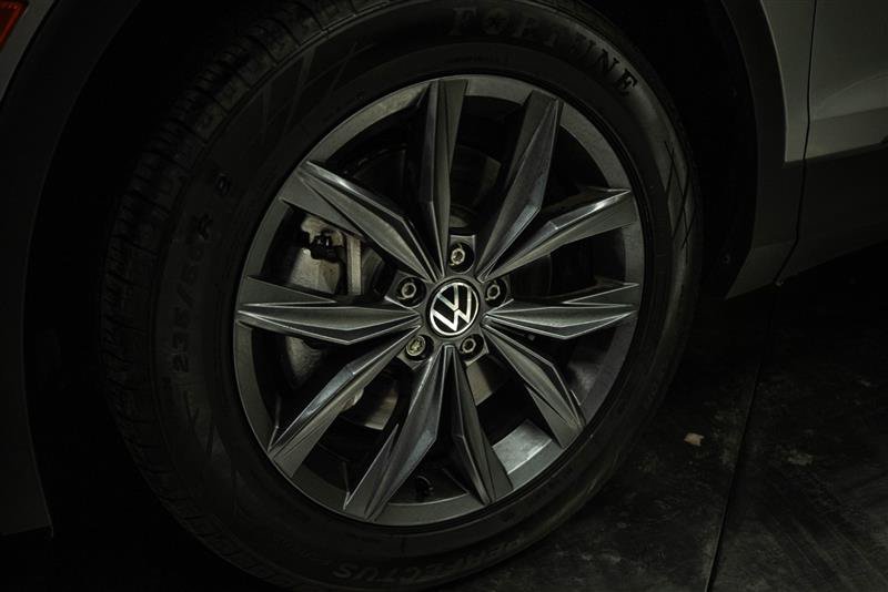 Used 2022 Volkswagen Tiguan SE AWD/4WD image 3