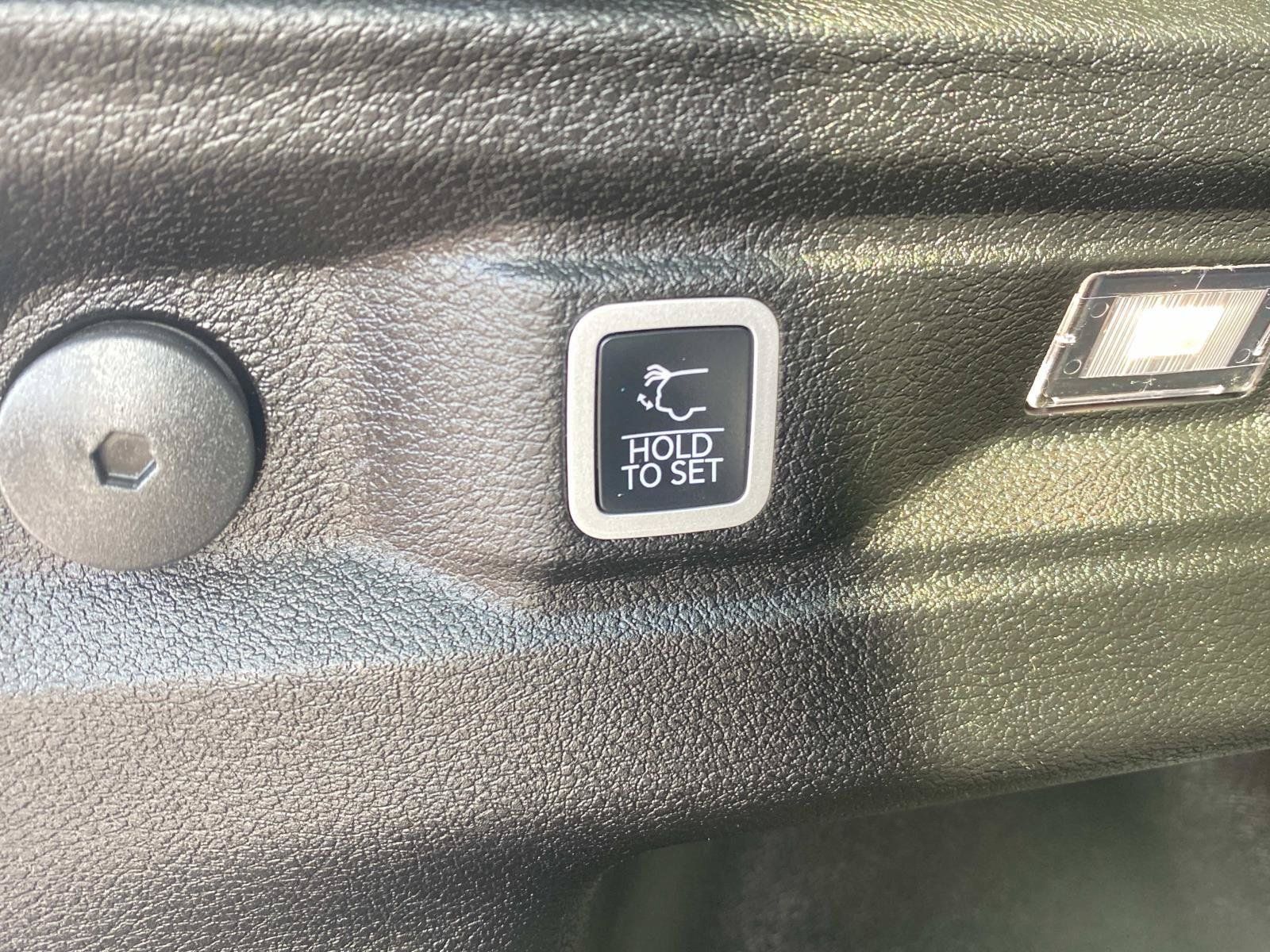 Used 2025 Jeep Grand Cherokee L Laredo RWD image 6
