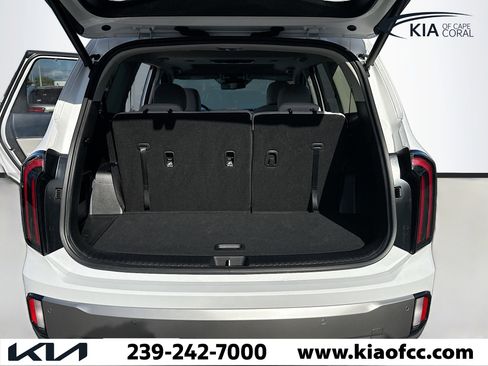 Used 2025 Kia Telluride EX w/ EX Captain's Chair Package image 11