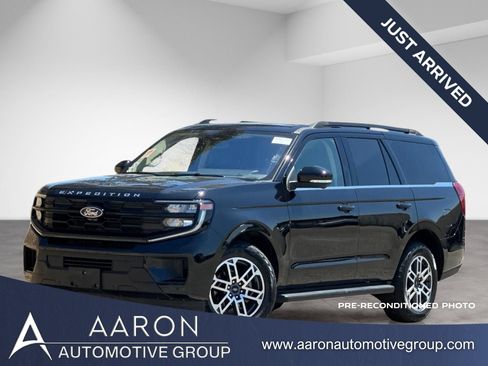 Used 2025 Ford Expedition Active AWD/4WD image 1
