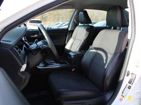 Used 2017 Toyota Camry SE image 21