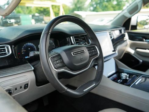 Used 2022 Jeep Wagoneer Series II w/ Premium Group I AWD/4WD image 6
