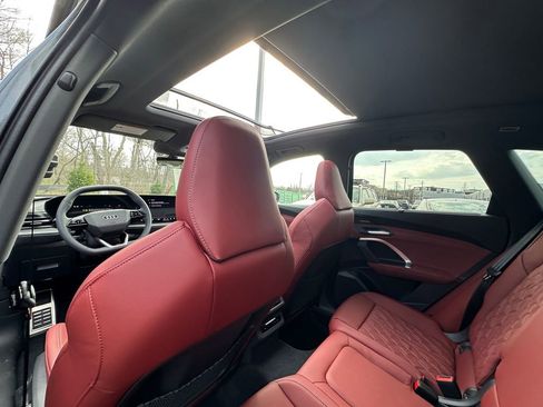 New 2025 Audi SQ5 Prestige image 26