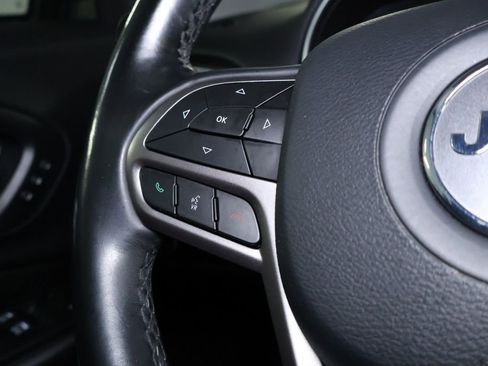 Used 2020 Jeep Cherokee Limited image 22