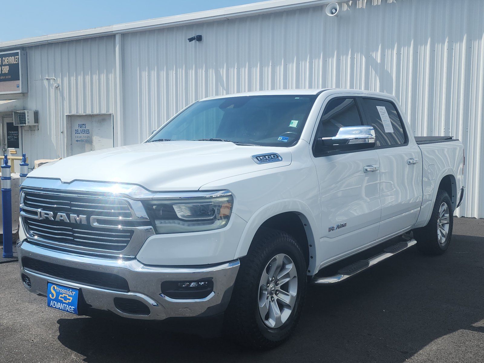 Used 2022 RAM 1500 Laramie AWD/4WD image 1