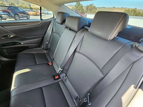 Used 2022 Lexus ES 300h w/ Premium Package FWD image 17