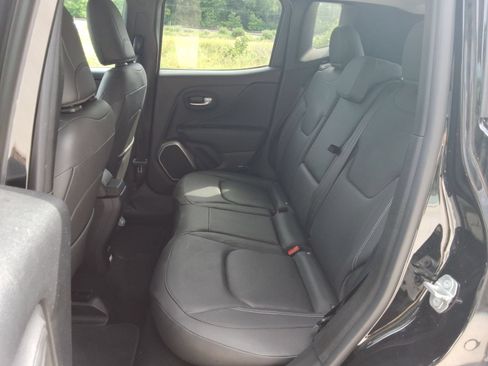Used 2019 Jeep Renegade Limited w/ UConnect 8.4 Nav Group AWD/4WD image 31