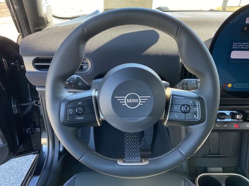 Used 2026 MINI Cooper 4-Door Hardtop FWD image 9
