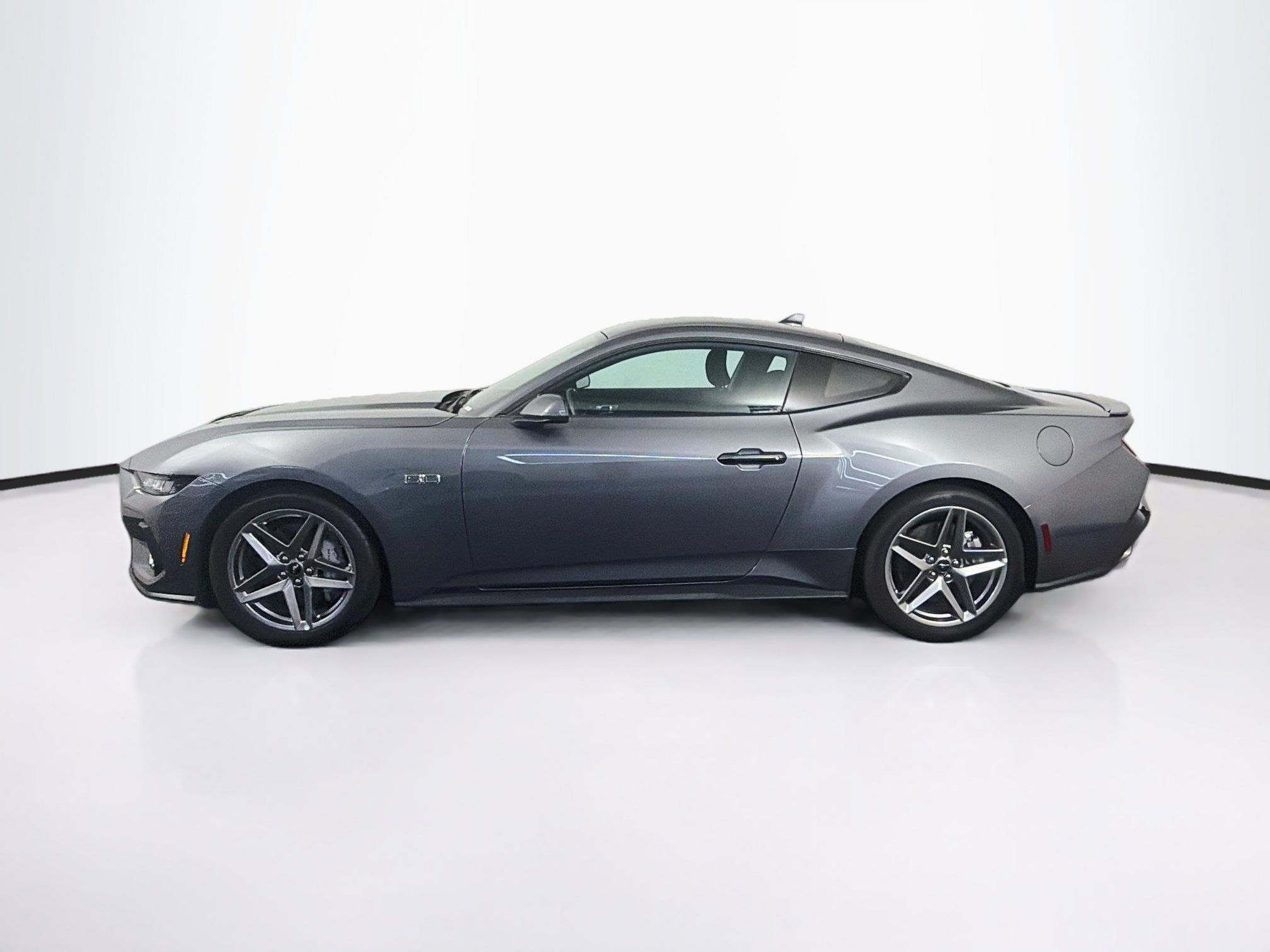 Used 2025 Ford Mustang GT RWD image 4