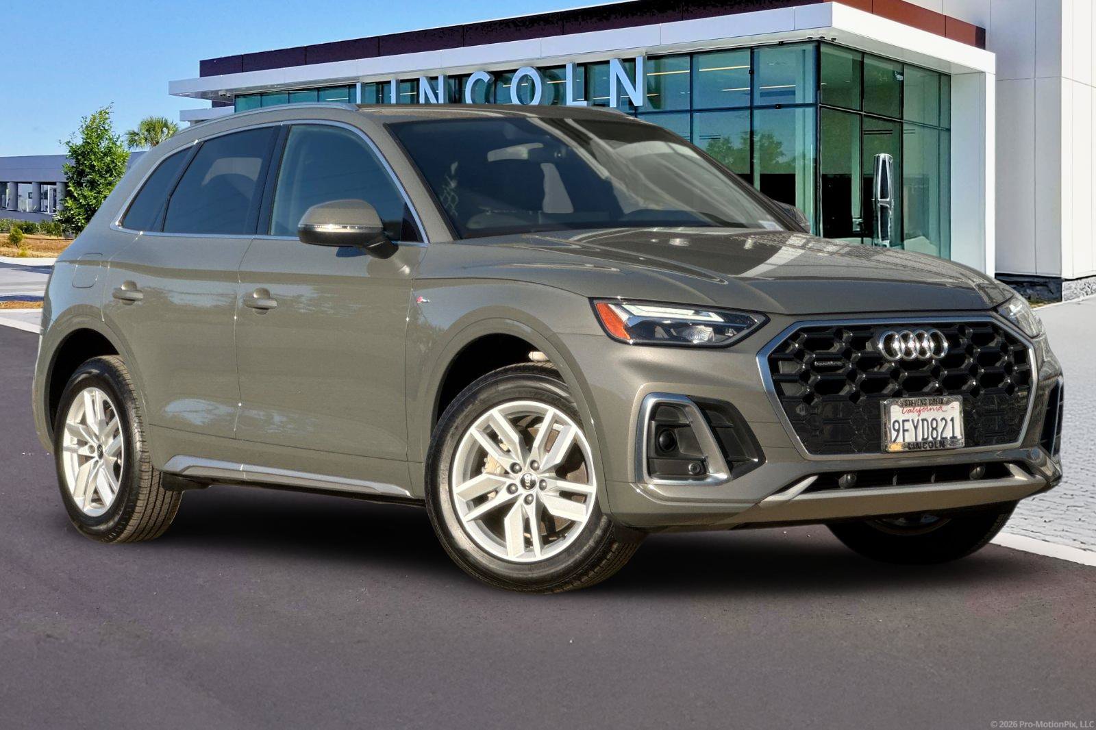 Used 2023 Audi Q5 2.0T Premium w/ Convenience Package AWD/4WD image 2