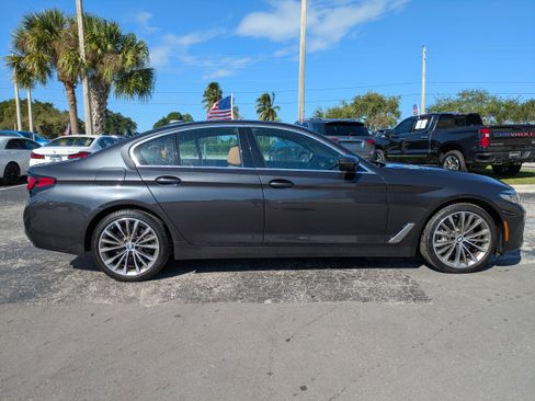 Used 2022 BMW 540i w/ Convenience Package image 3