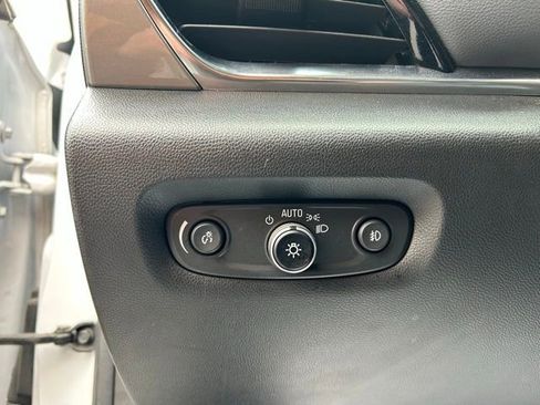 Used 2021 Chevrolet Traverse LT w/ LT Premium Package image 37