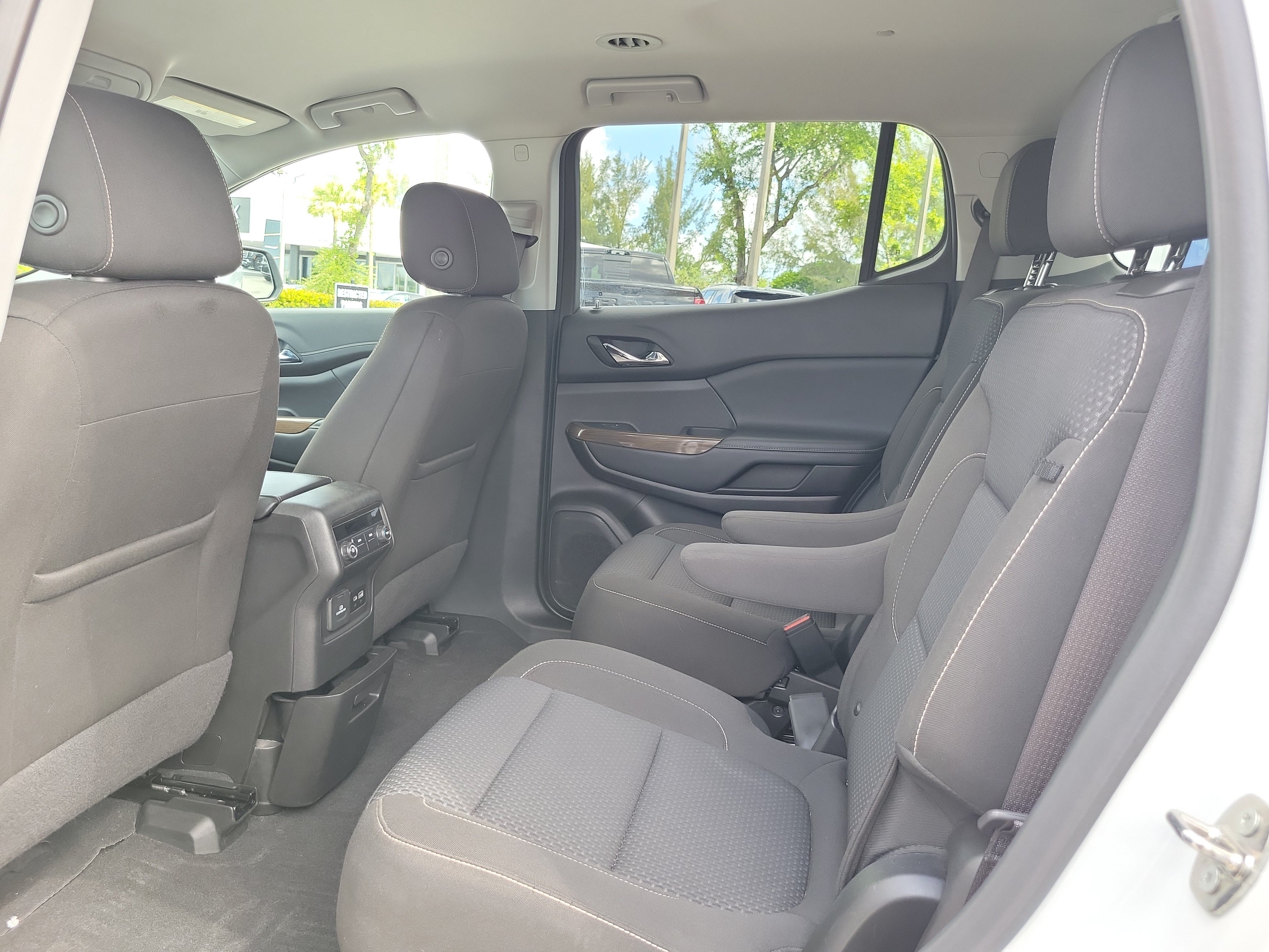 Used 2023 GMC Acadia SLE w/ Driver Convenience Package FWD image 13