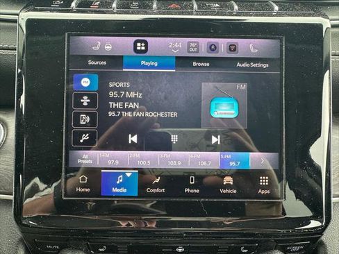 Certified 2022 Jeep Grand Cherokee Limited AWD/4WD image 4