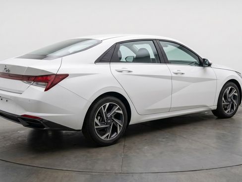 Used 2025 Hyundai Elantra SEL image 9