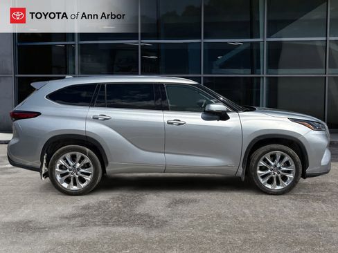 Used 2023 Toyota Highlander Limited AWD/4WD image 5