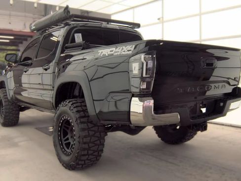 Used 2020 Toyota Tacoma TRD Off-Road AWD/4WD image 3