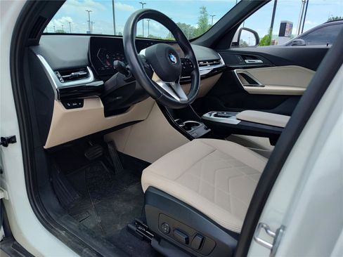 Used 2023 BMW X1 xDrive28i w/ Convenience Package AWD/4WD image 2