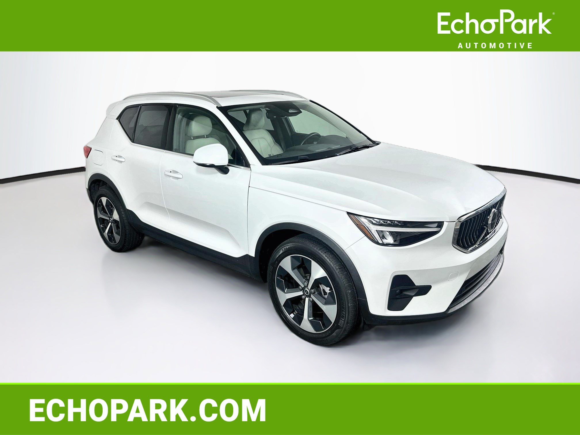Used 2023 Volvo XC40 B4 Plus w/ Protection Package Premier FWD image 1