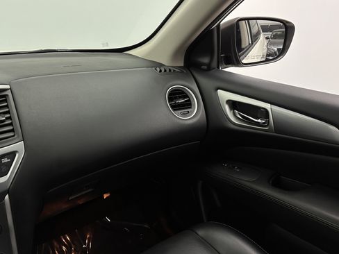 Used 2019 Nissan Pathfinder SL w/ Cargo Package image 32