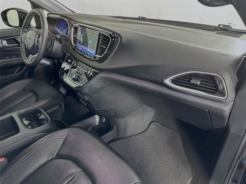 Used 2025 Chrysler Pacifica Select FWD image 29