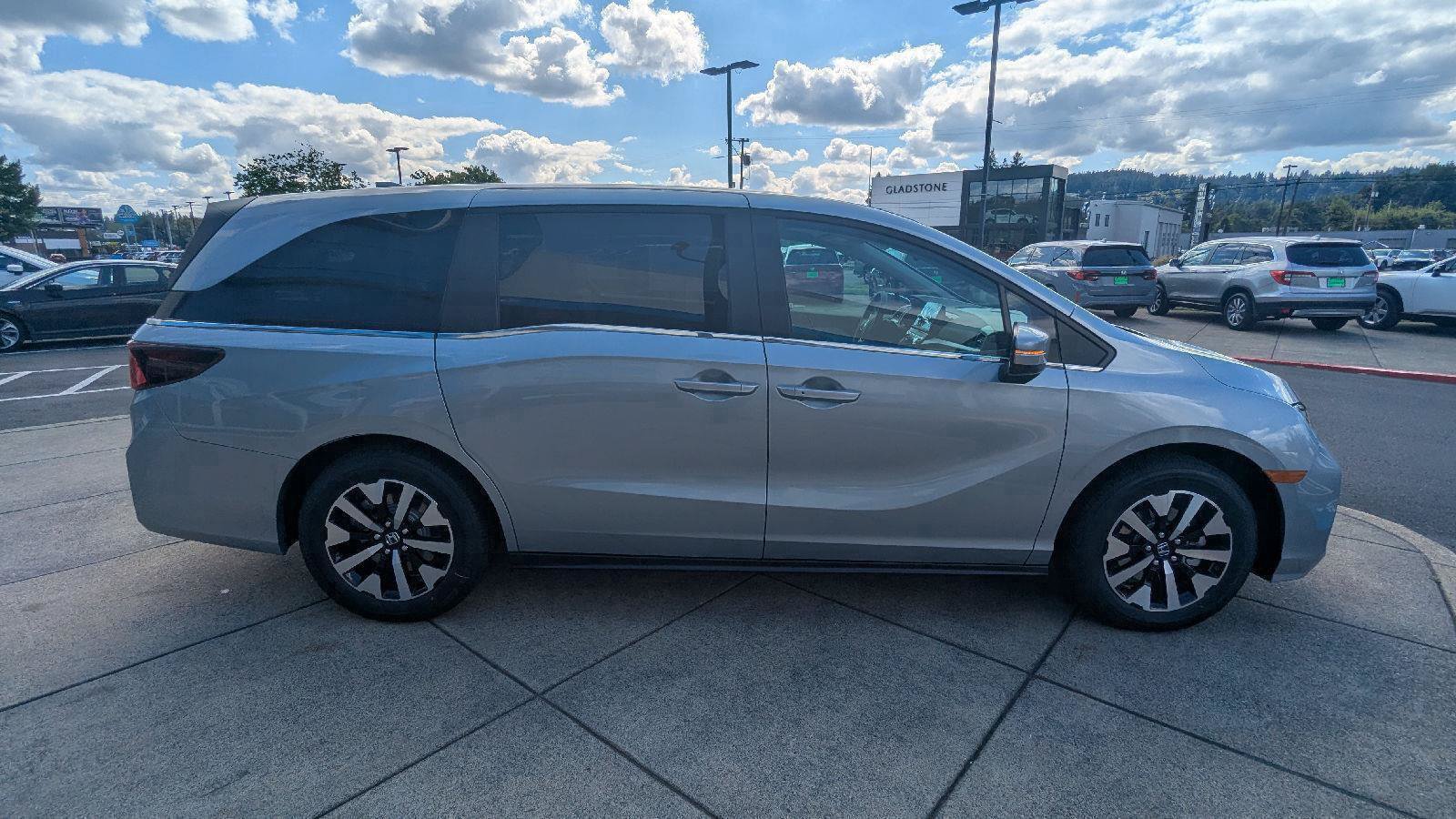 New 2026 Honda Odyssey EX-L image 9