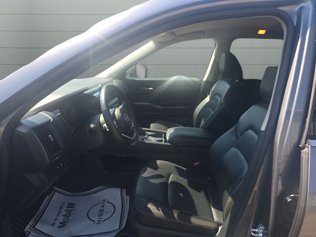 Used 2025 Nissan Pathfinder SL AWD/4WD image 14
